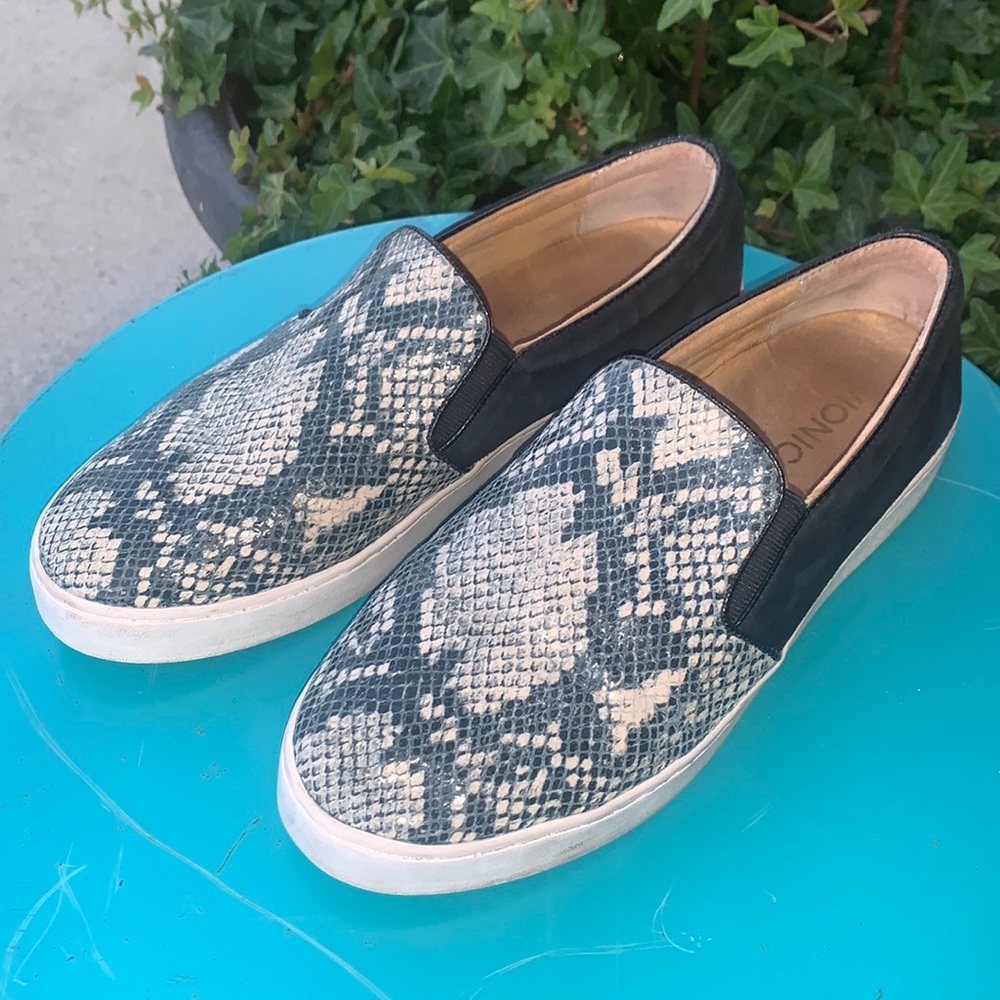 VIONIC WOMENS SNAKESKIN LOOK SNEAKER 8.5